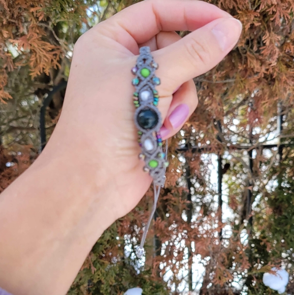 Bohemian Healing Crystal Beaded Adjustable Macrame Bracelet - Picture 3 of 5